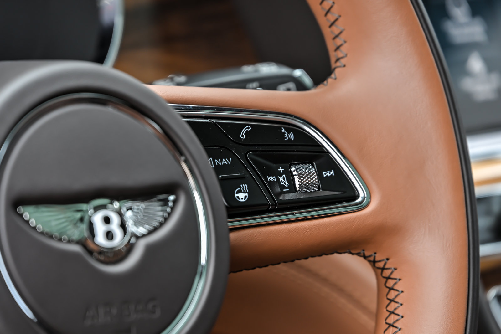 Used 2022 Bentley Bentayga AWD/4WD image 29