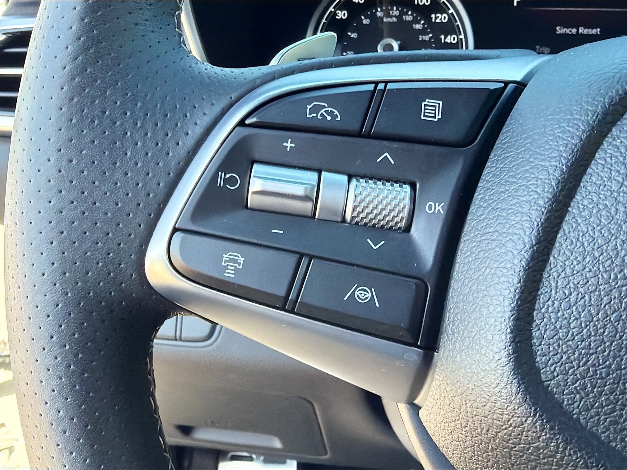 Used 2024 Genesis G70 2.5T w/ Sport Prestige Package image 35