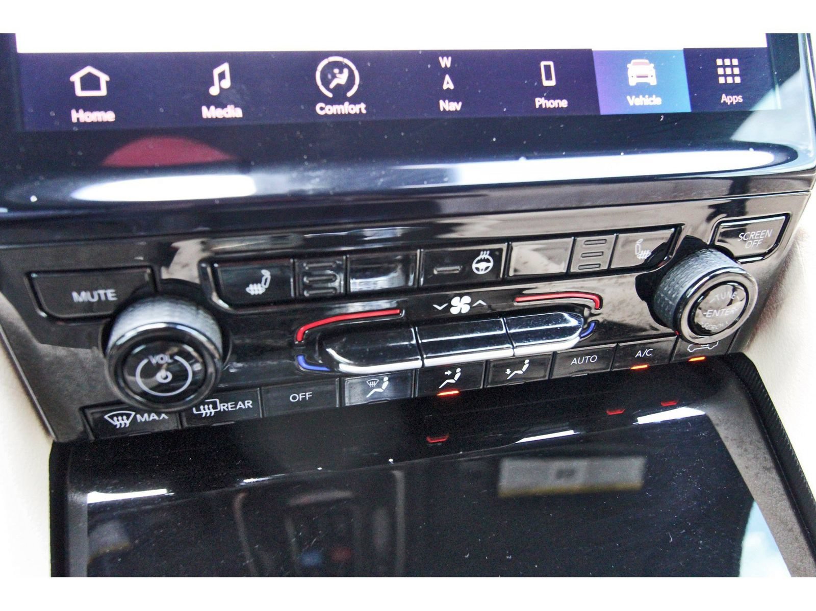 Used 2025 Jeep Grand Cherokee L Limited RWD image 29
