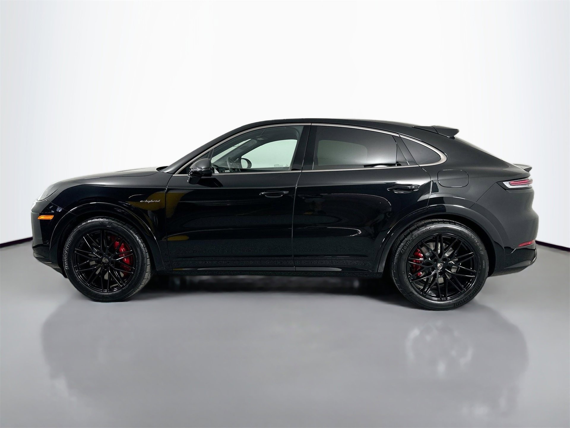 New 2026 Porsche Cayenne Turbo image 2