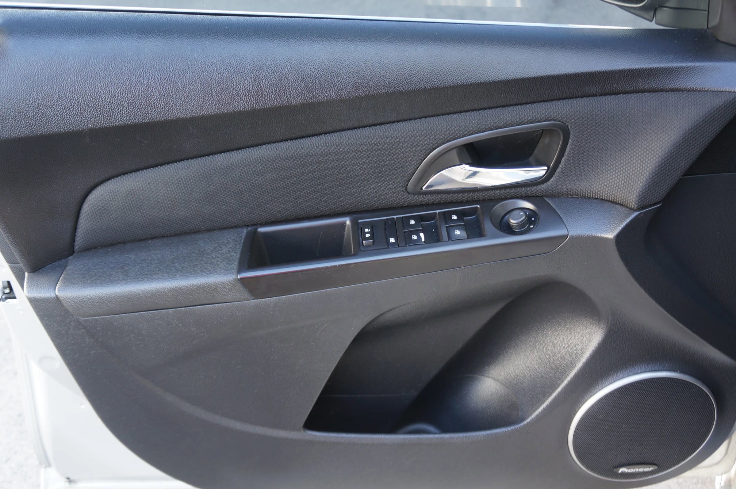 Used 2015 Chevrolet Cruze LT w/ Sun And Sound Package image 18