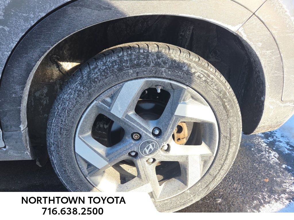 Used 2022 Hyundai Venue Limited w/ Cargo Package image 9