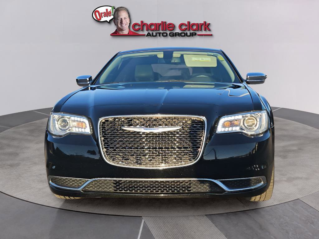 Used 2021 Chrysler 300 Touring w/ Chrome Appearance Package image 9
