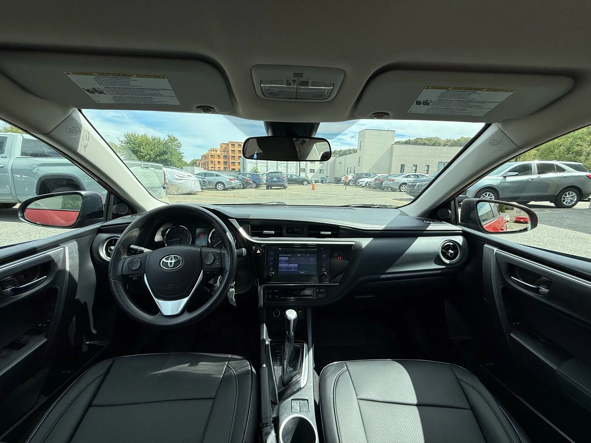 Used 2018 Toyota Corolla LE image 28