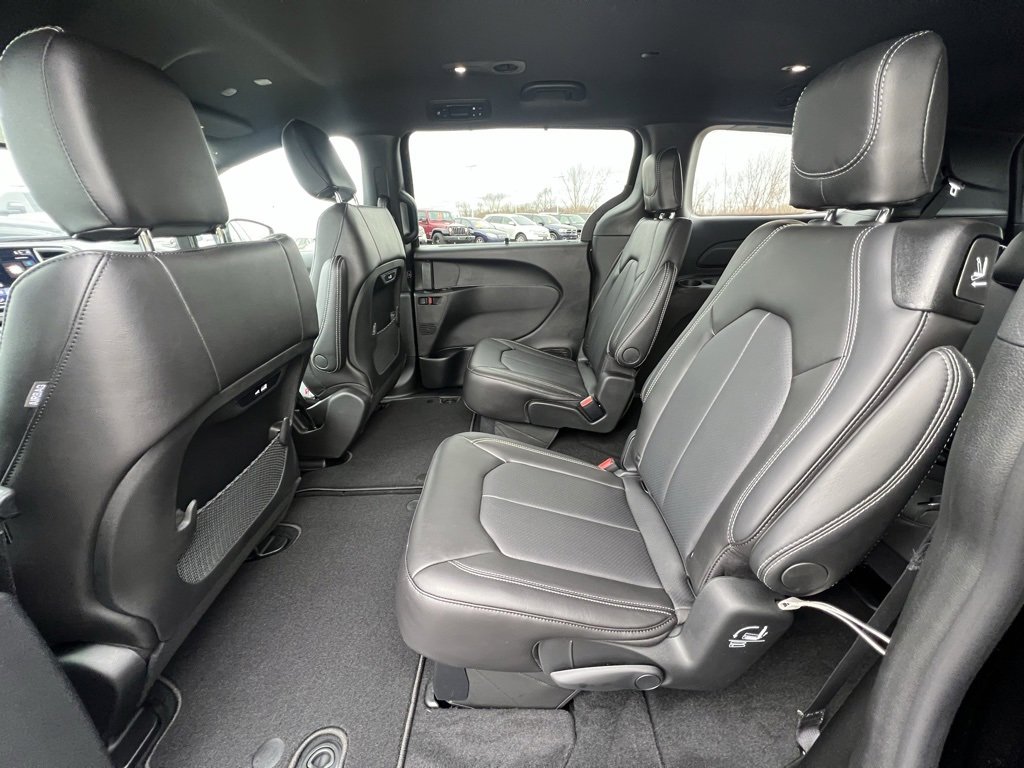 New 2026 Chrysler Pacifica Select image 5