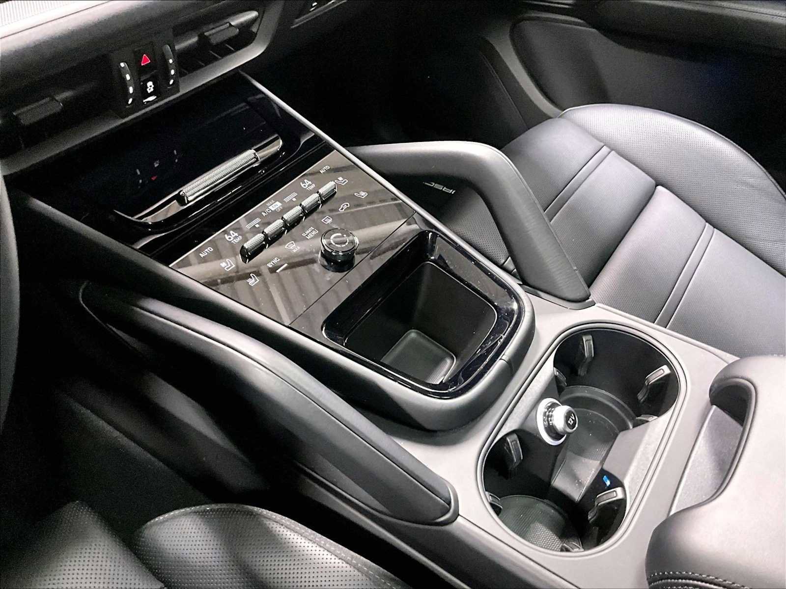 Used 2025 Porsche Cayenne Coupe image 20