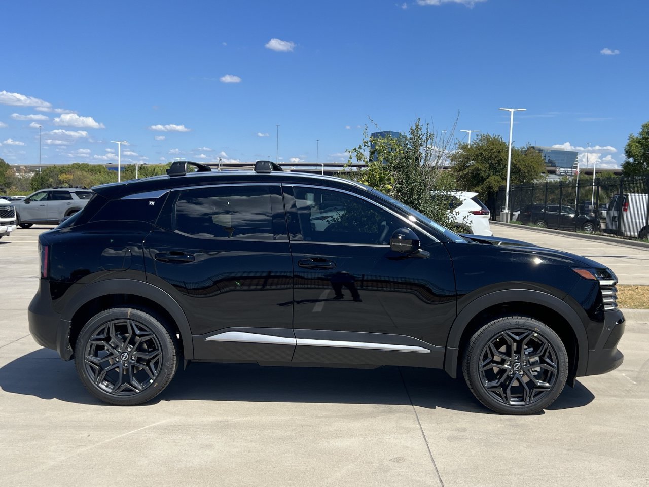 New 2027 Nissan Kicks SR FWD image 3