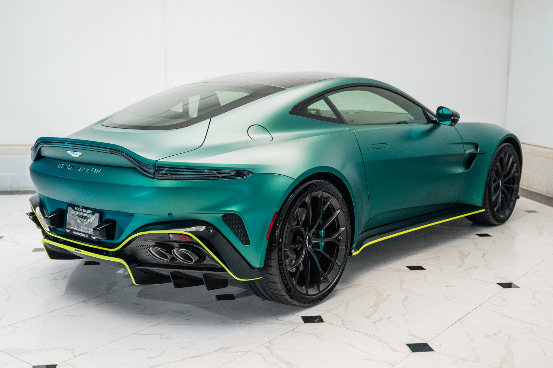 Used 2025 Aston Martin V8 Vantage Coupe image 40