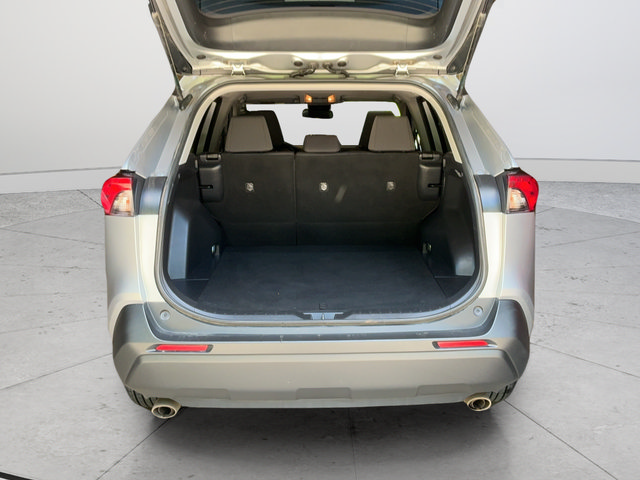 Used 2020 Toyota RAV4 XLE FWD image 24