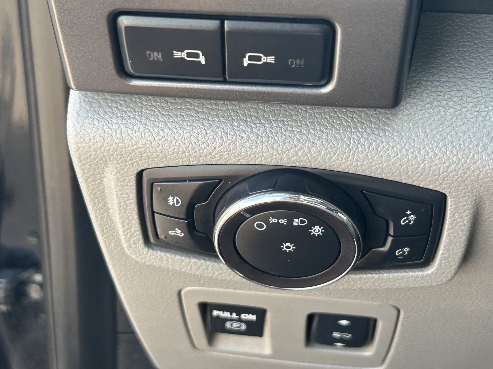 Used 2018 Ford F150 XLT w/ Equipment Group 302A Luxury AWD/4WD image 18