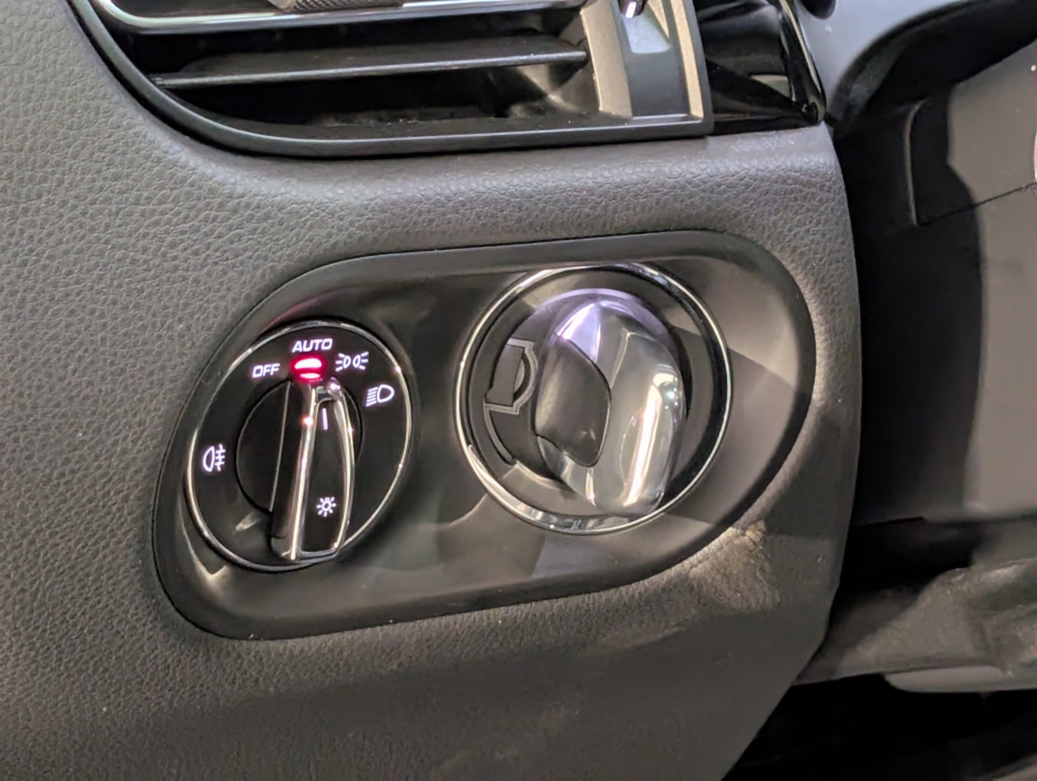 New 2026 Porsche Macan S image 21