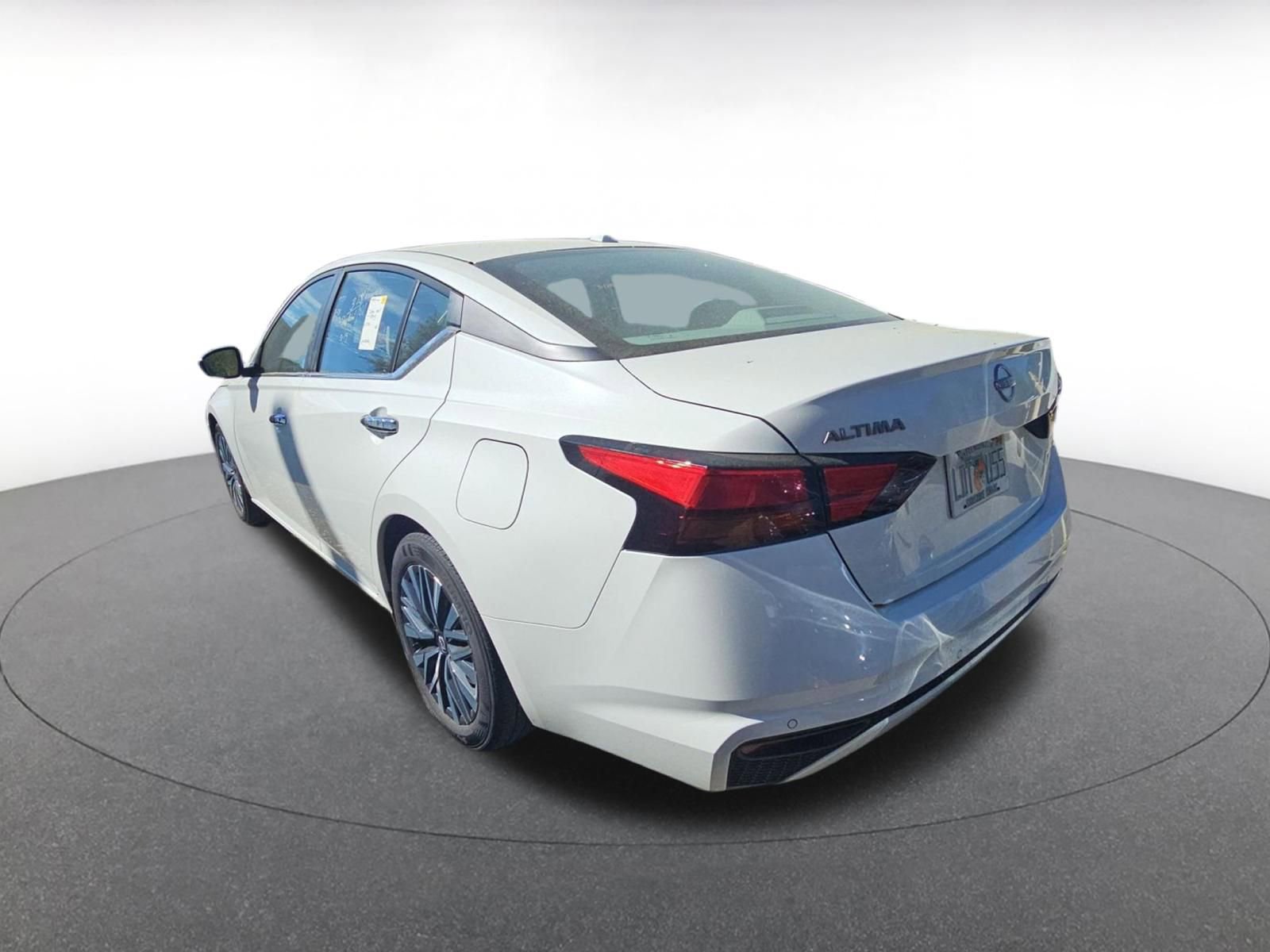 Used 2025 Nissan Altima 2.5 SV image 4