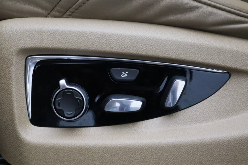 Used 2019 Cadillac Escalade ESV Platinum AWD/4WD image 16