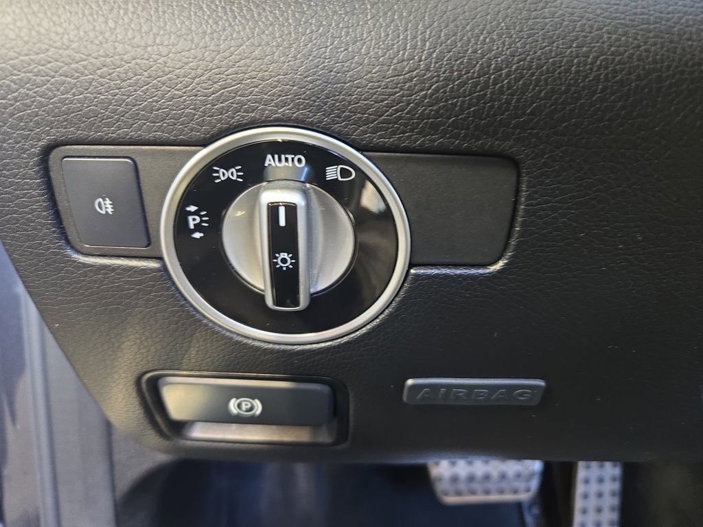 Used 2013 Mercedes-Benz SLK 250 image 23