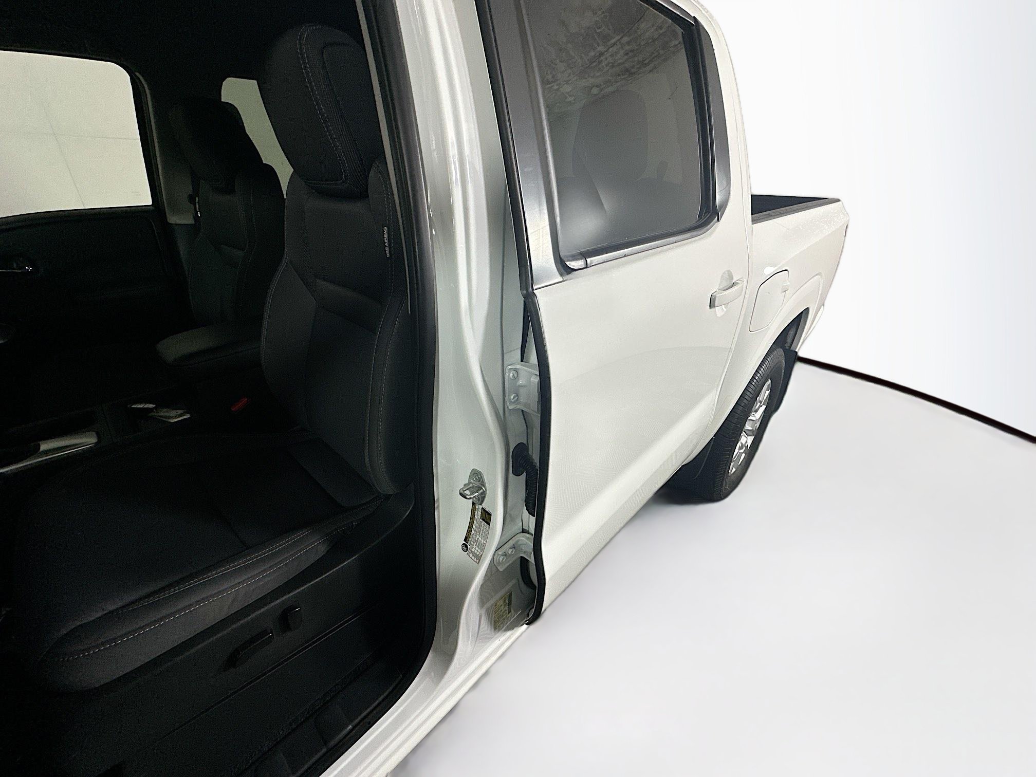 Used 2023 Nissan Frontier SV AWD/4WD image 12