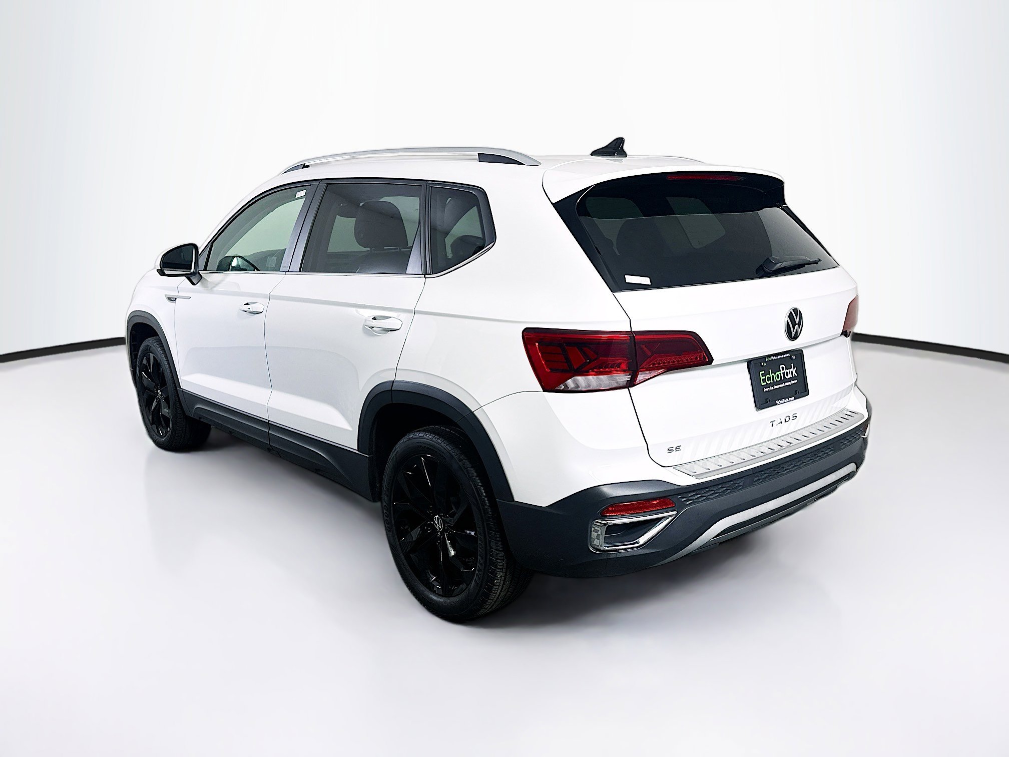 Used 2023 Volkswagen Taos SE w/ Black Wheel Package FWD image 5