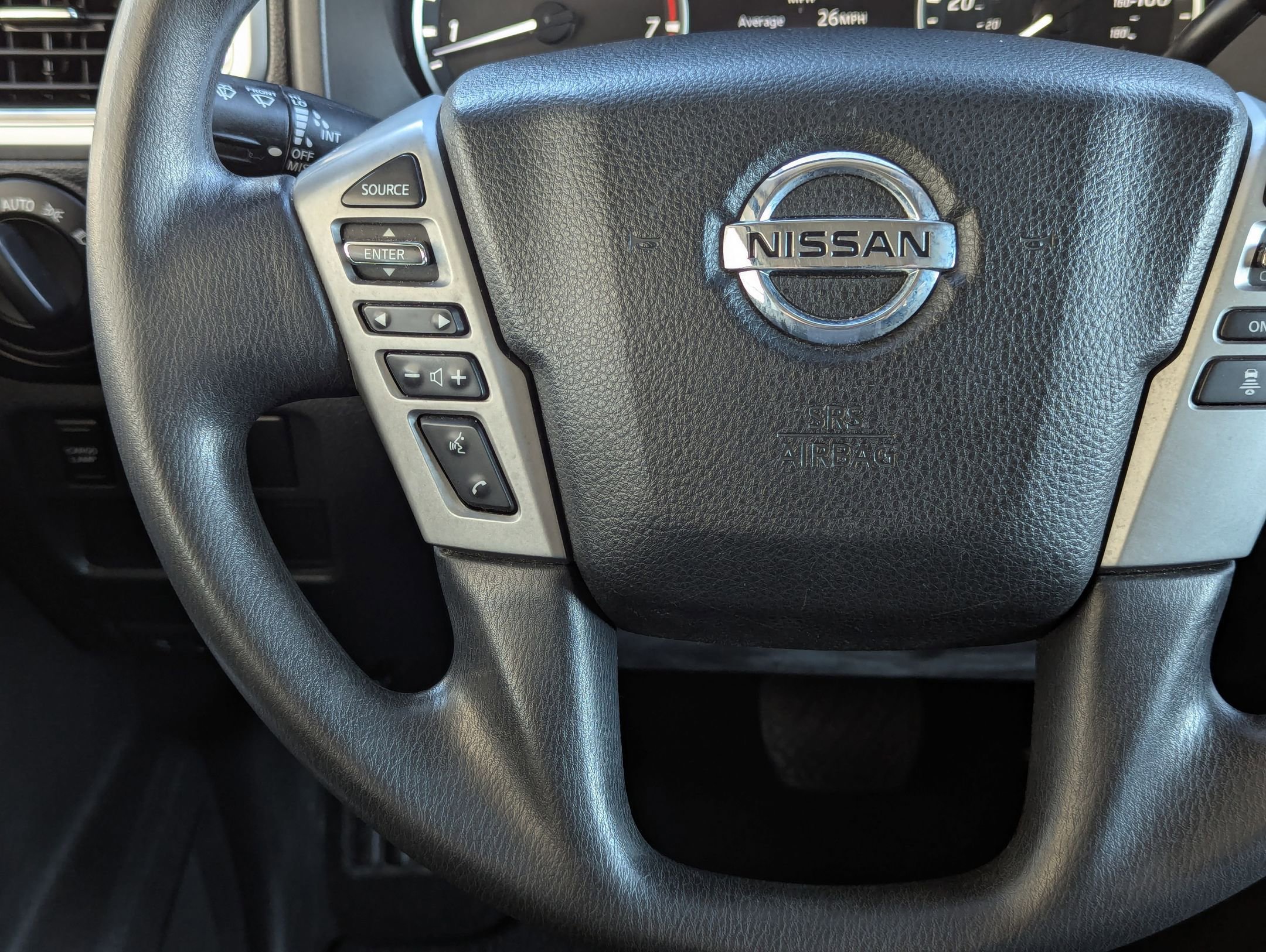 Used 2020 Nissan Titan SV image 21