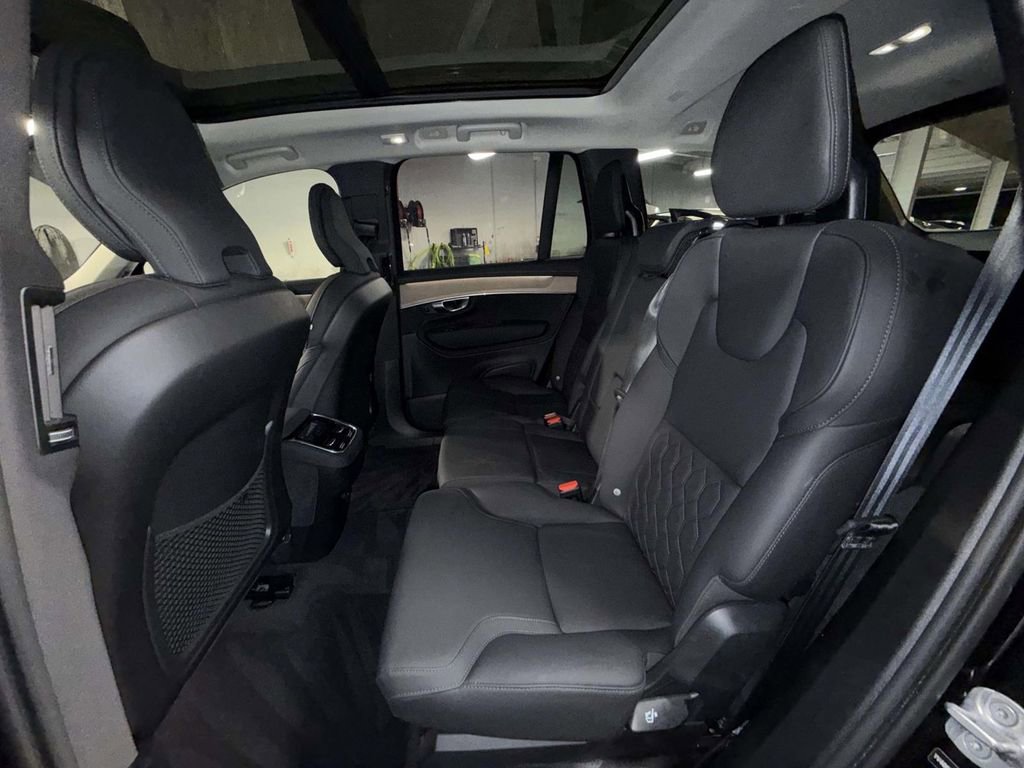Used 2025 Volvo XC90 B6 Plus image 19
