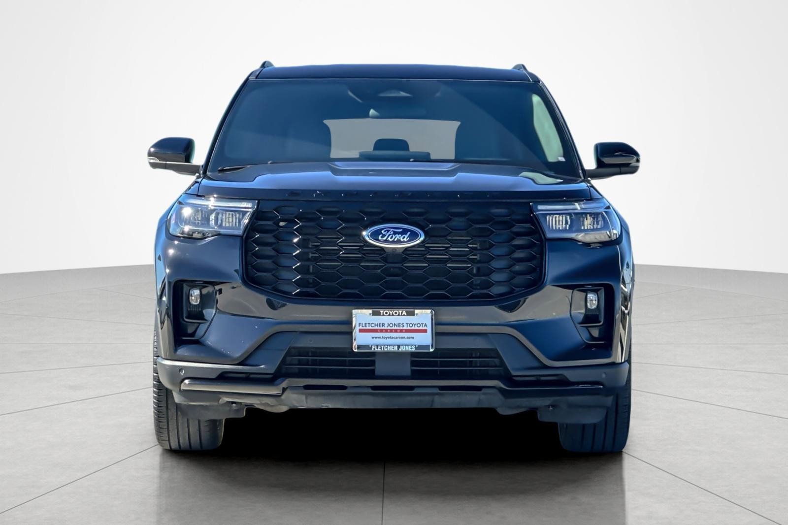 Used 2025 Ford Explorer ST-Line w/ ST-Line Street Pack image 8
