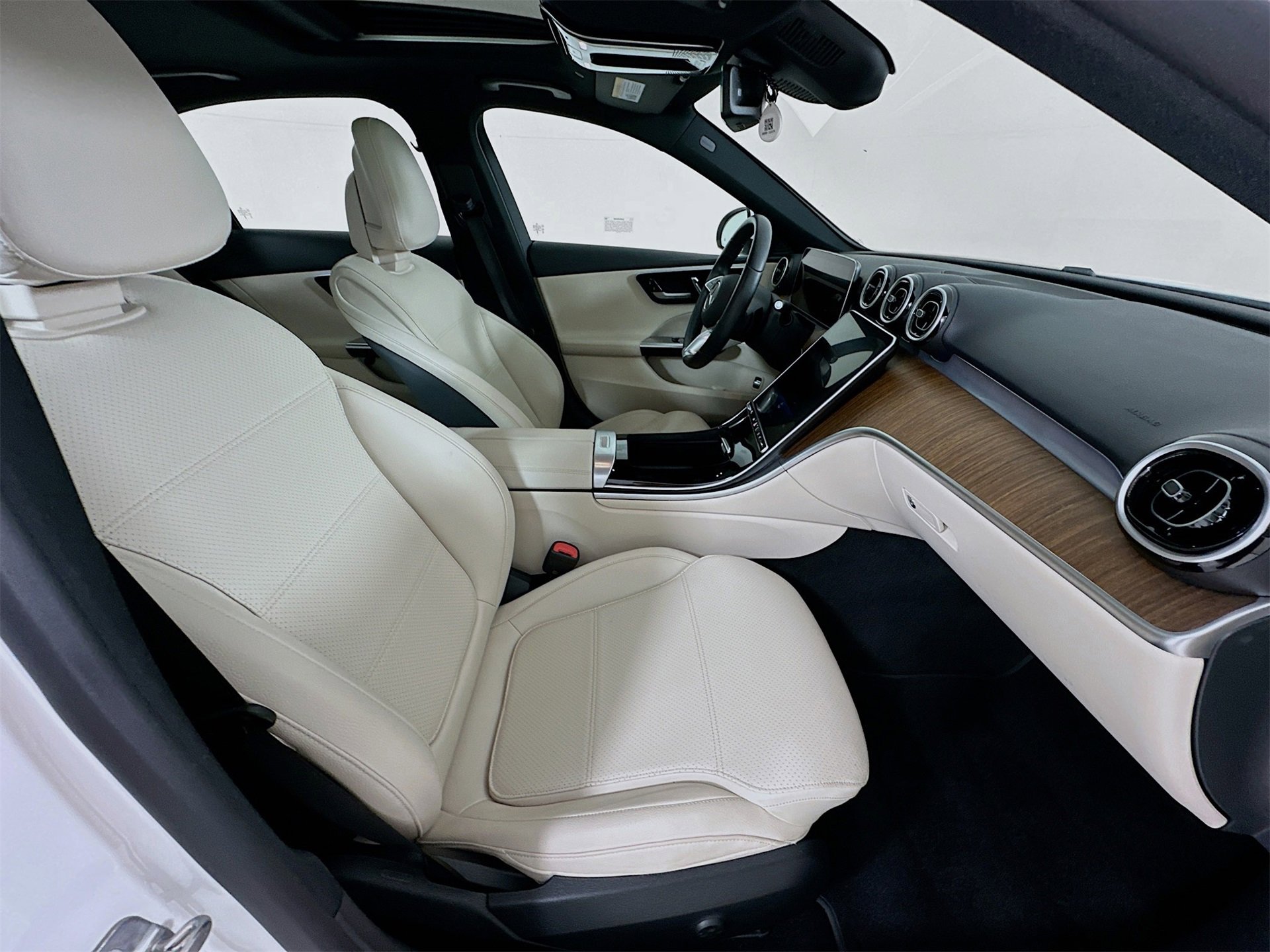 Certified 2025 Mercedes-Benz C 300 Sedan image 28