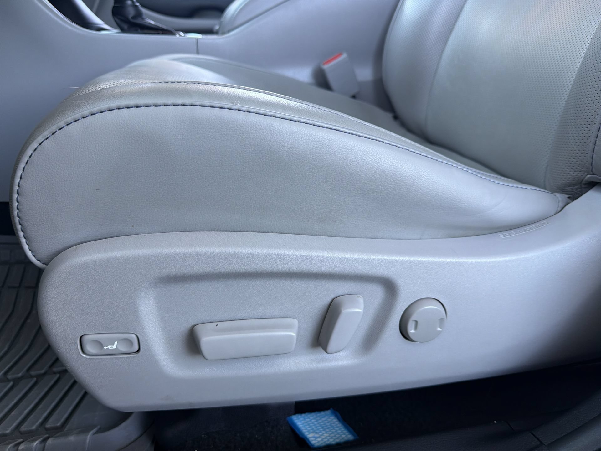 Used 2019 Toyota Highlander Limited FWD image 12