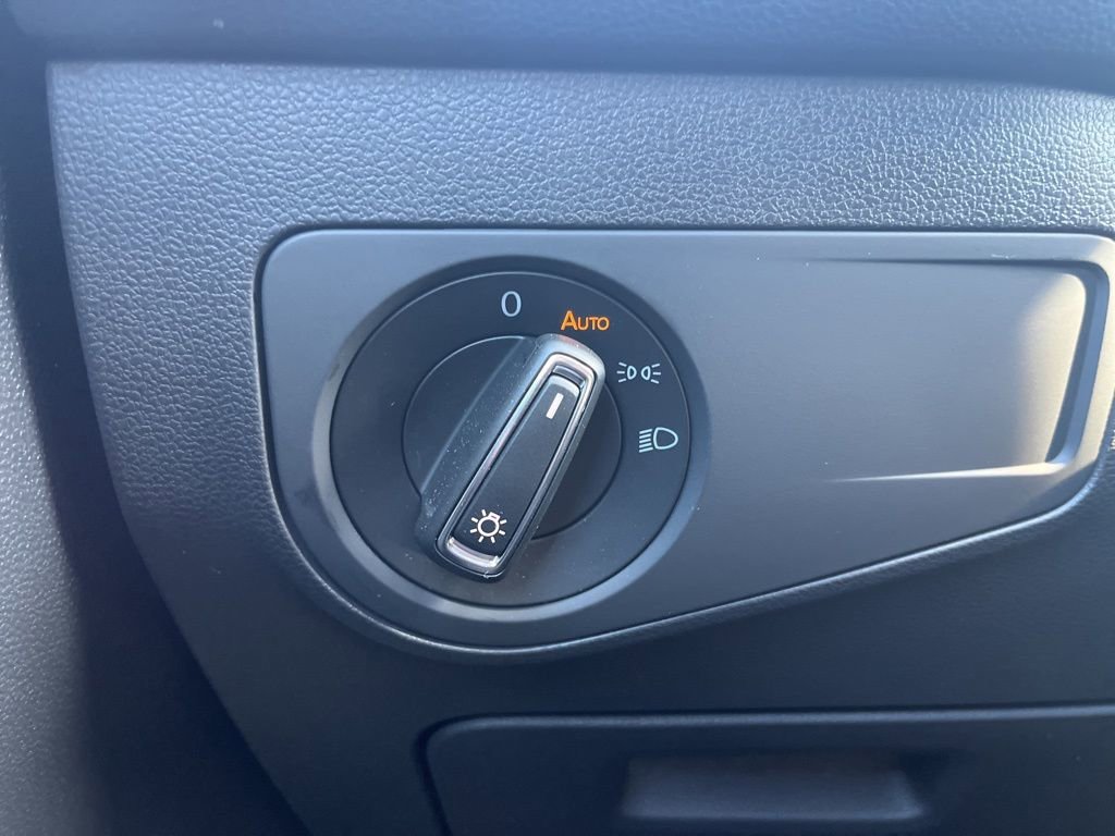 Used 2022 Volkswagen Tiguan SE R-Line image 23