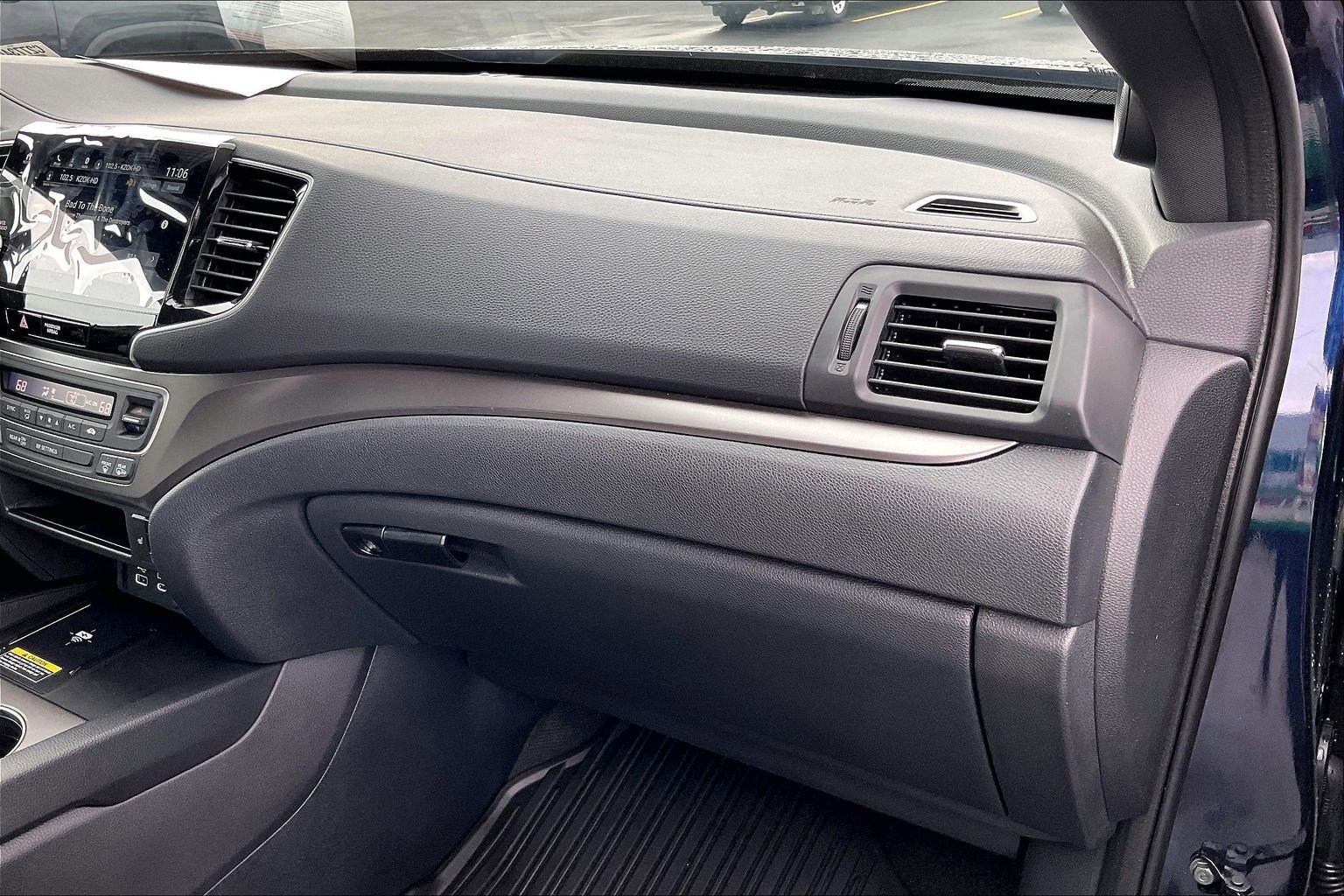 Used 2025 Honda Passport EX-L image 16