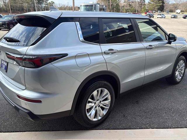 New 2026 Mitsubishi Outlander ES image 4