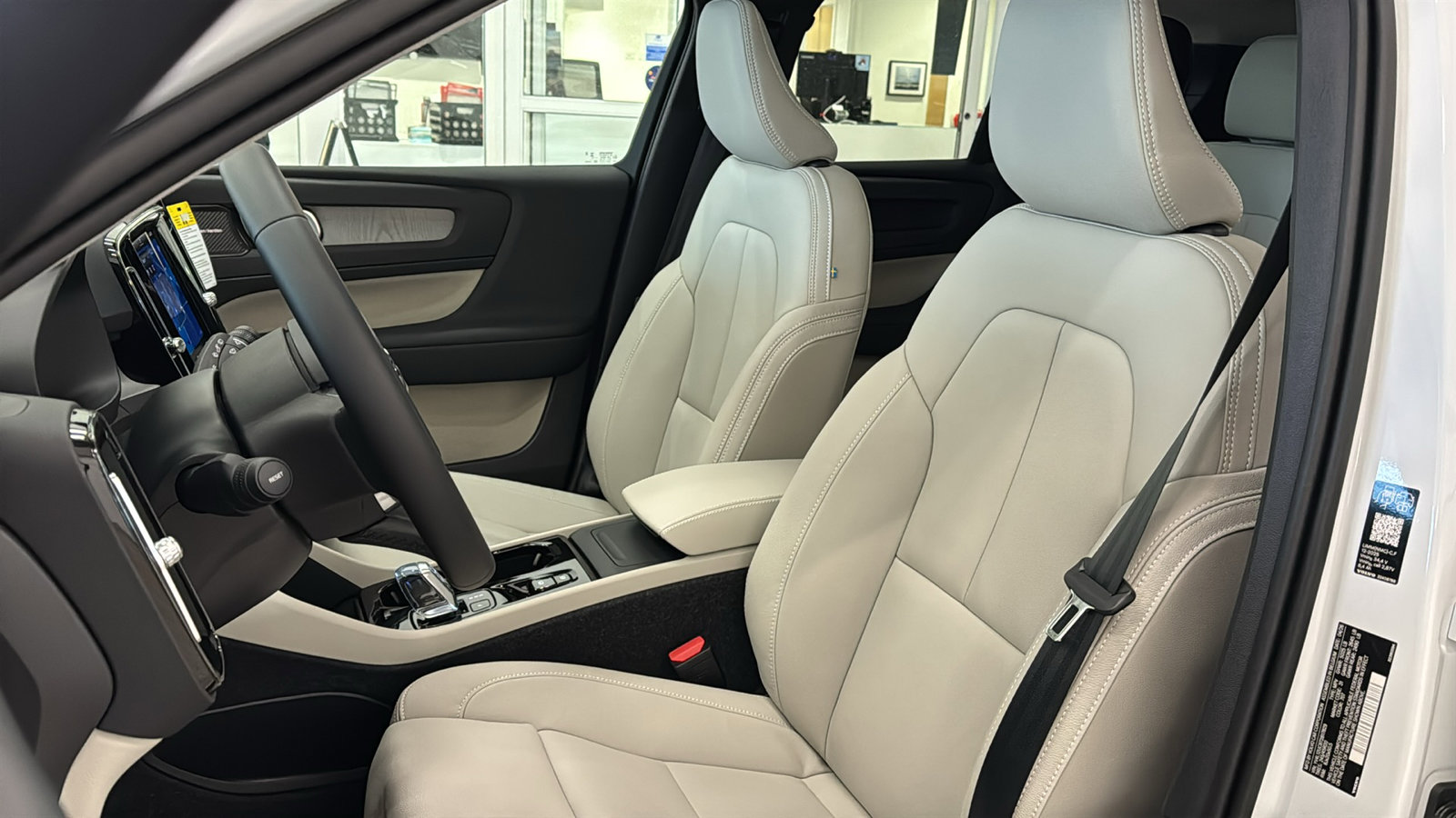 New 2026 Volvo XC40 B5 Plus w/ Protection Package Premier AWD/4WD image 23