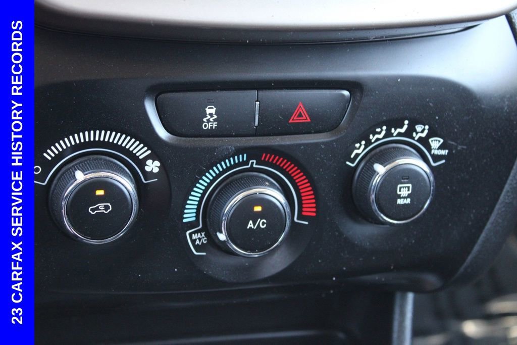 Used 2018 Jeep Cherokee Latitude image 32