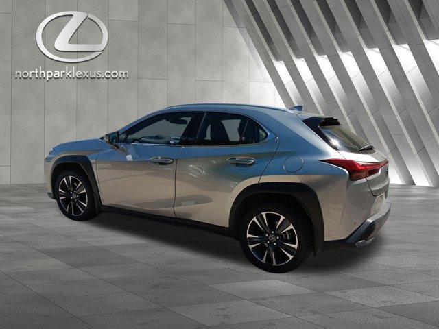 Certified 2022 Lexus UX 200 w/ Accessory Package (Z2) image 2