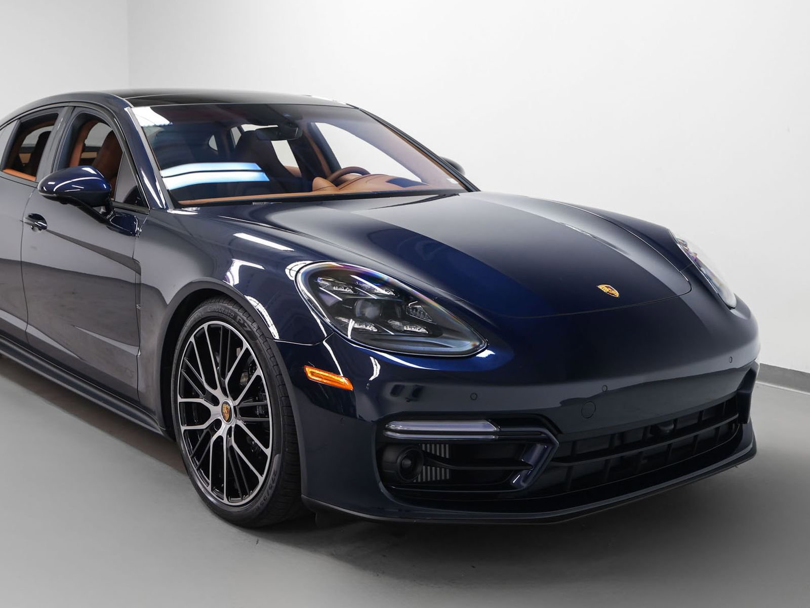 Used 2023 Porsche Panamera GTS image 9