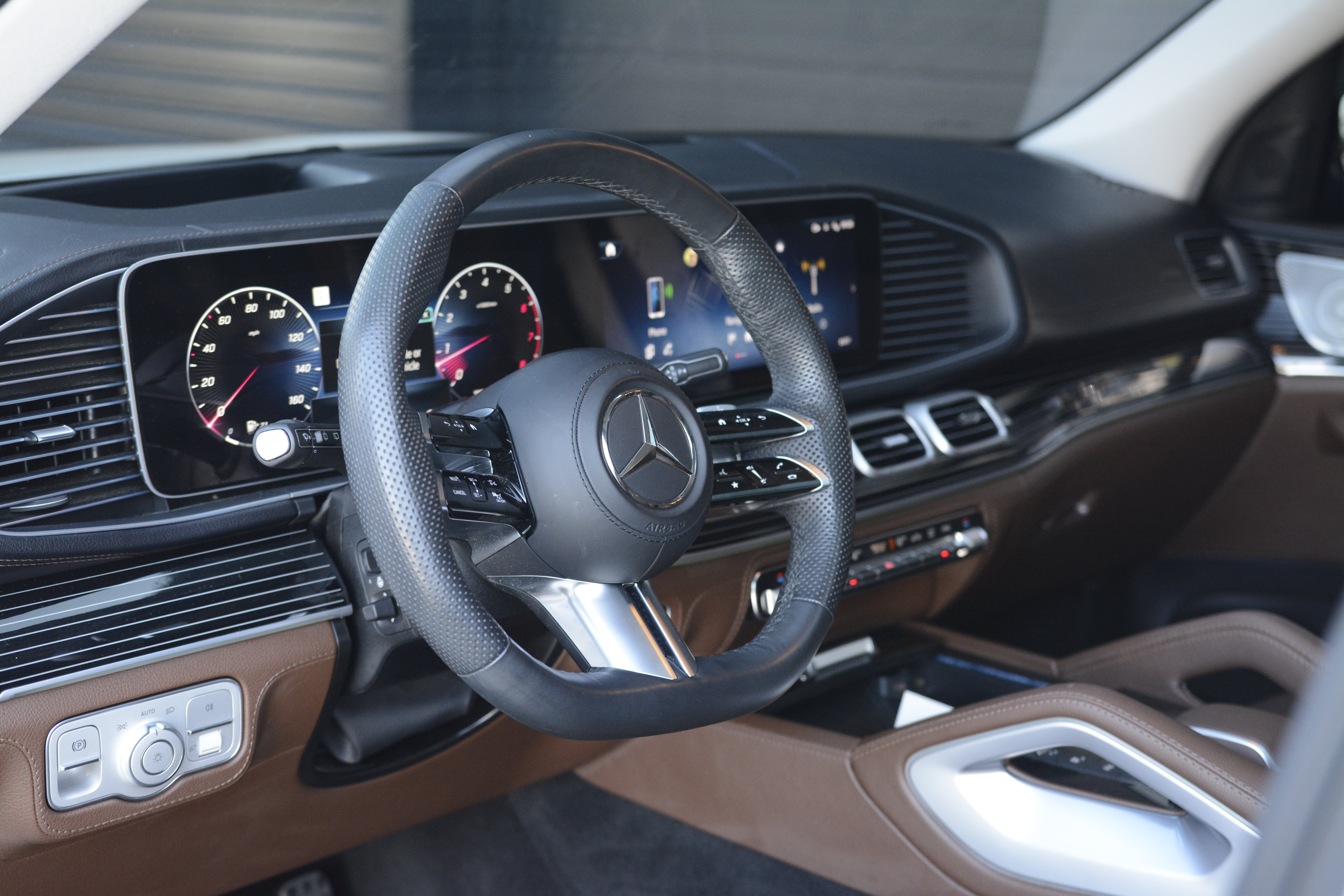Used 2024 Mercedes-Benz GLS 450 4MATIC image 4