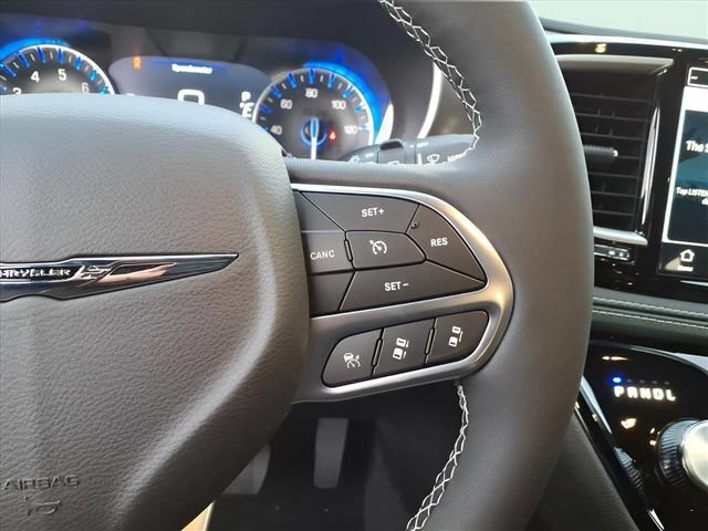 New 2026 Chrysler Pacifica Select FWD image 17