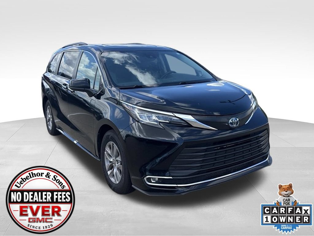 Used 2022 Toyota Sienna XLE w/ XLE Plus Package FWD image 3