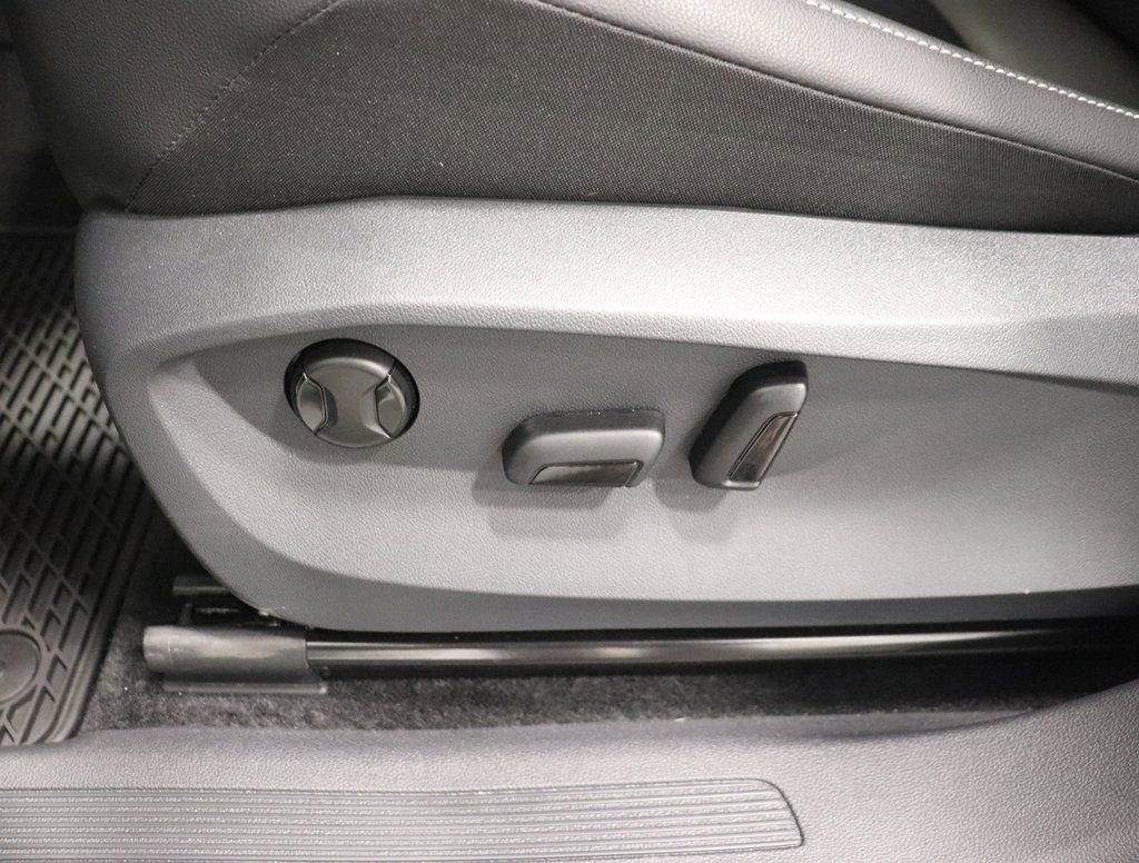 Used 2024 Volkswagen Tiguan SE w/ Panoramic Sunroof Package image 14