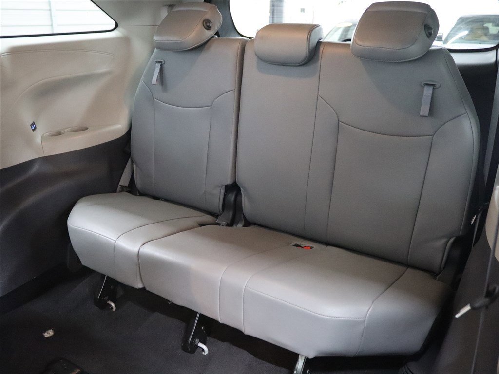 Used 2023 Toyota Sienna XLE image 14