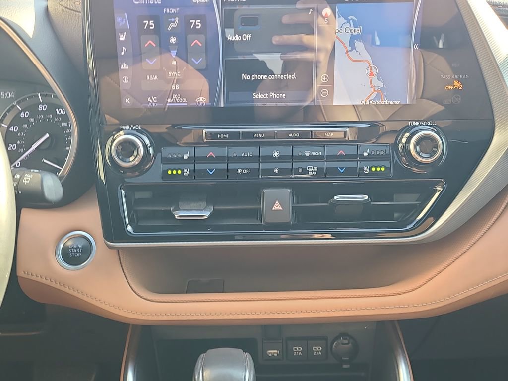 Used 2021 Toyota Highlander Platinum image 20