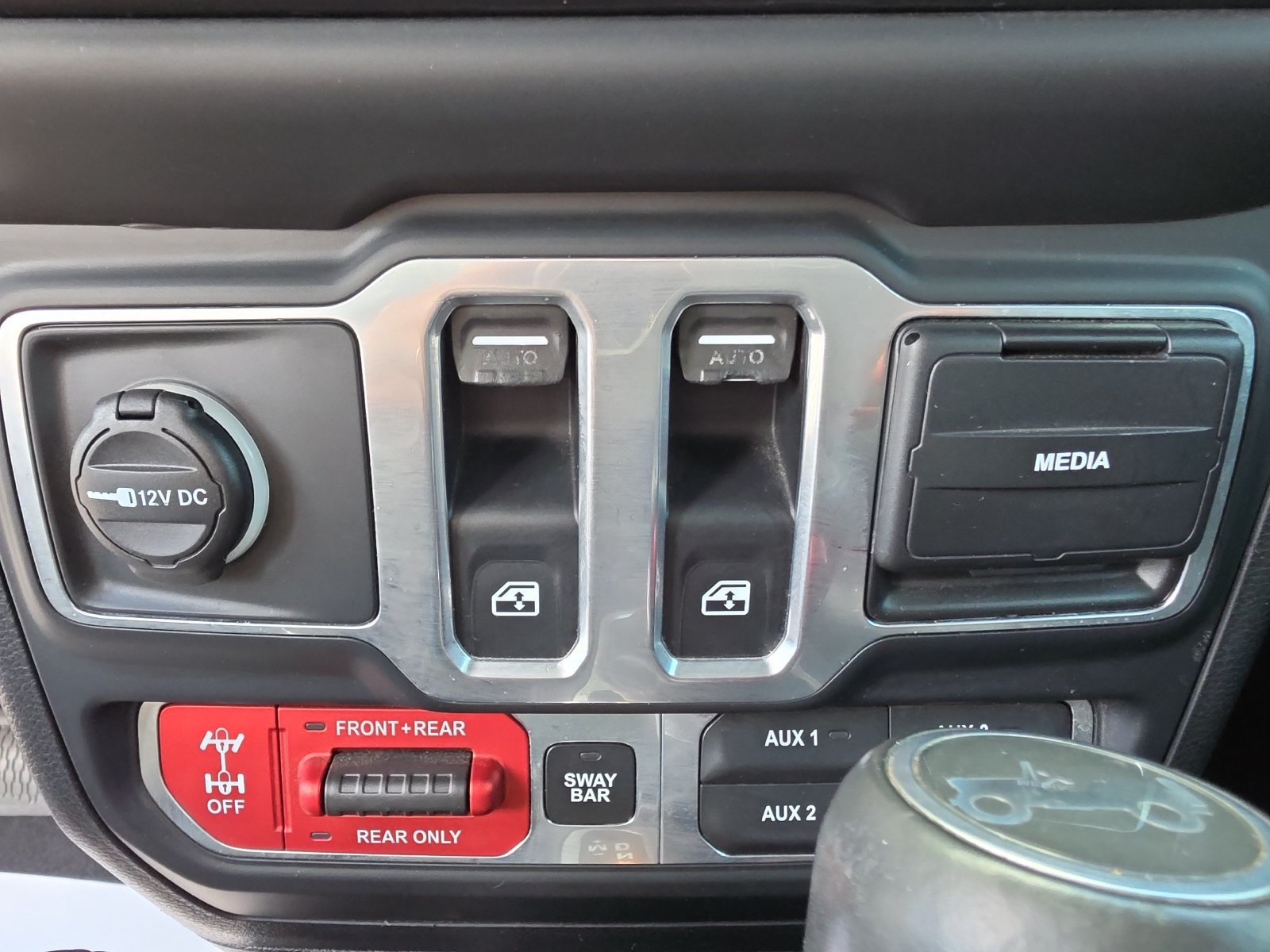 Used 2018 Jeep Wrangler Rubicon AWD/4WD image 12