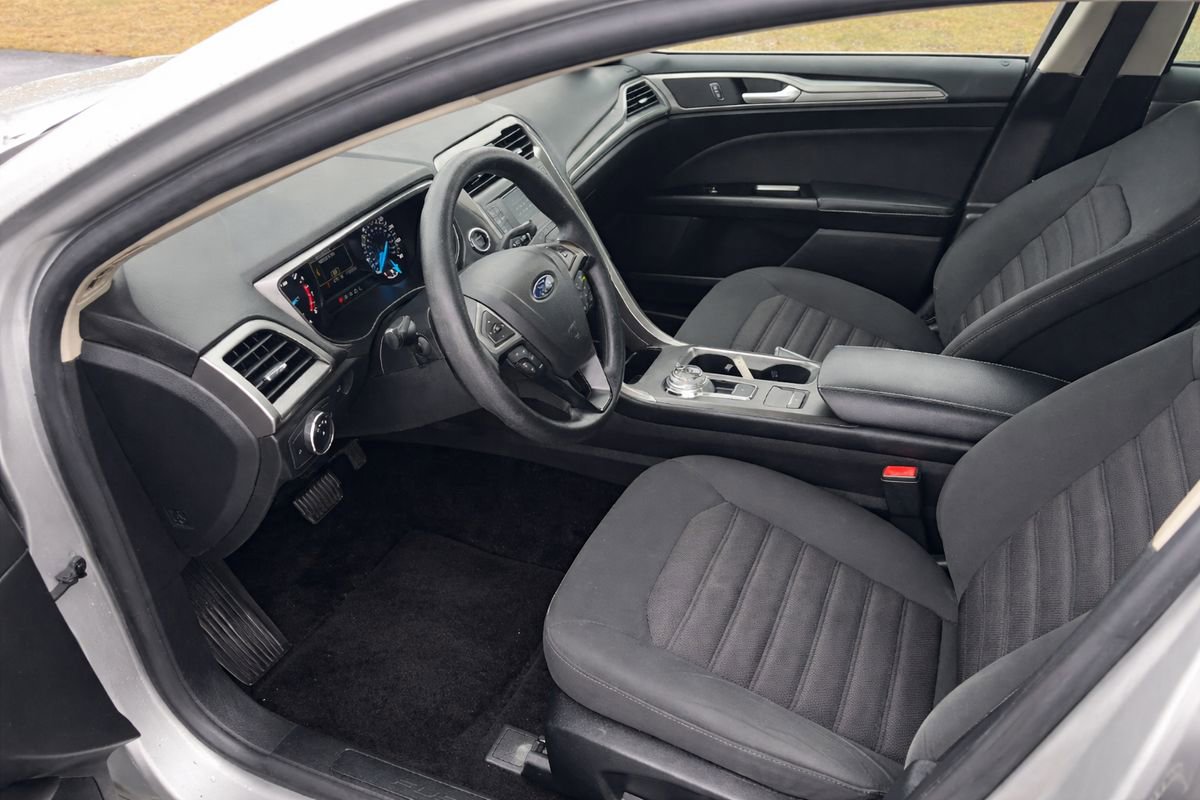 Used 2017 Ford Fusion SE image 20