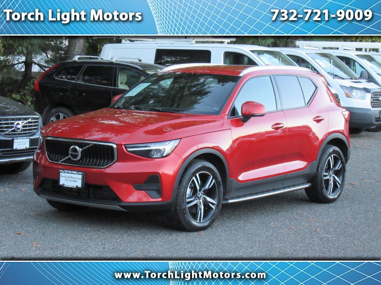 Used 2023 Volvo XC40 B5 Core AWD/4WD image 1