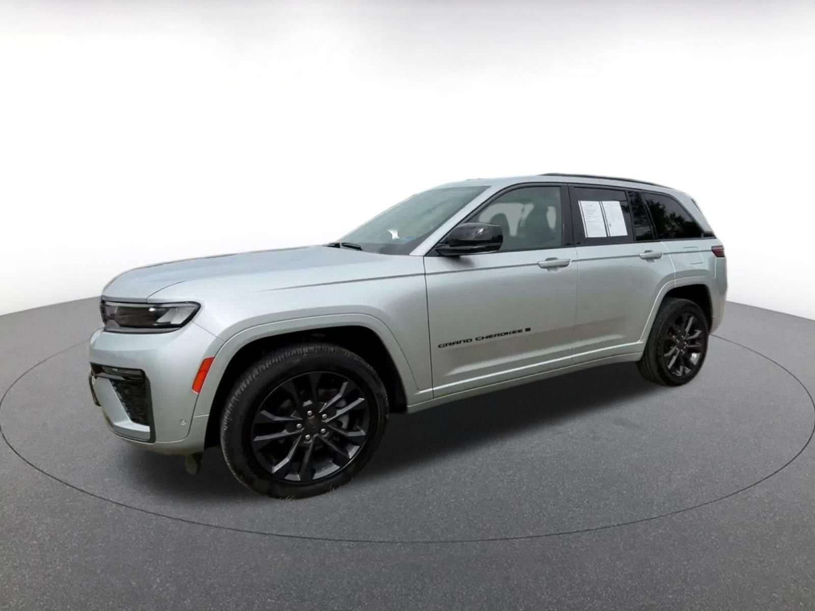 Used 2026 Jeep Grand Cherokee Limited AWD/4WD image 7