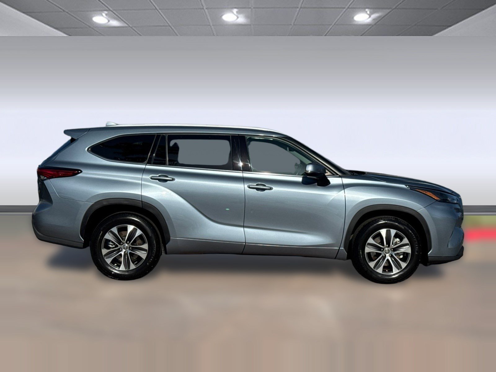 Used 2022 Toyota Highlander XLE FWD image 7