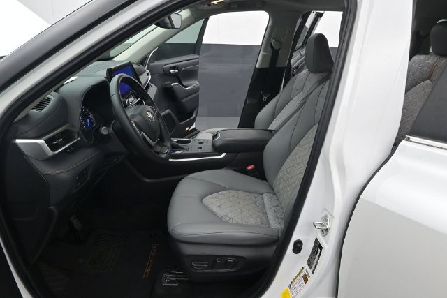 Used 2023 Toyota Highlander Bronze Edition AWD/4WD image 14