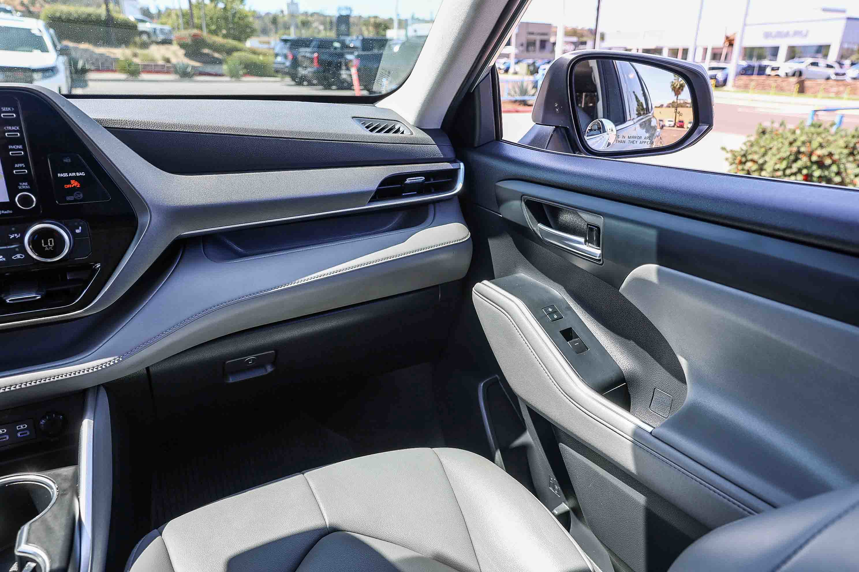 Used 2022 Toyota Highlander XLE image 5