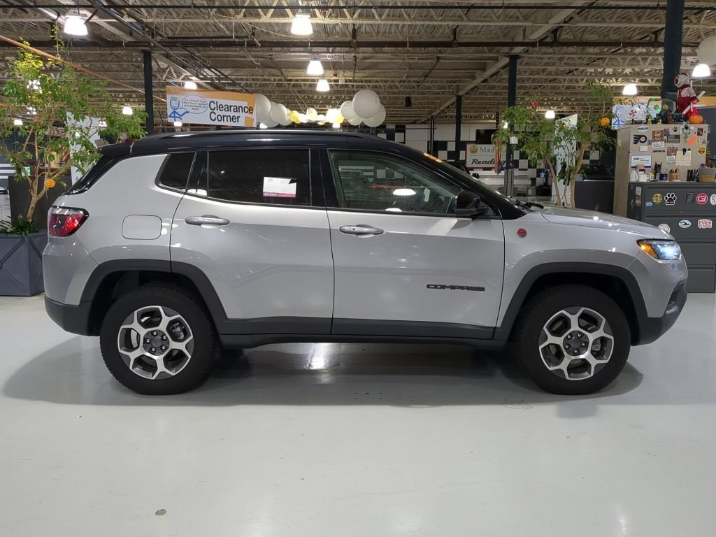 Used 2022 Jeep Compass Trailhawk AWD/4WD image 7