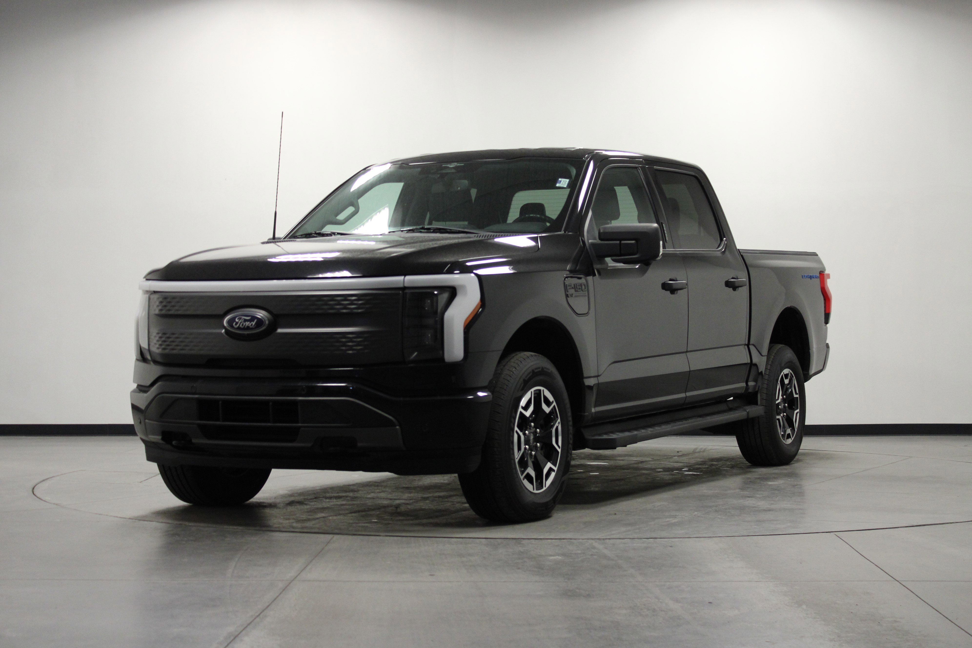 Used 2023 Ford F150 Lightning XLT image 8