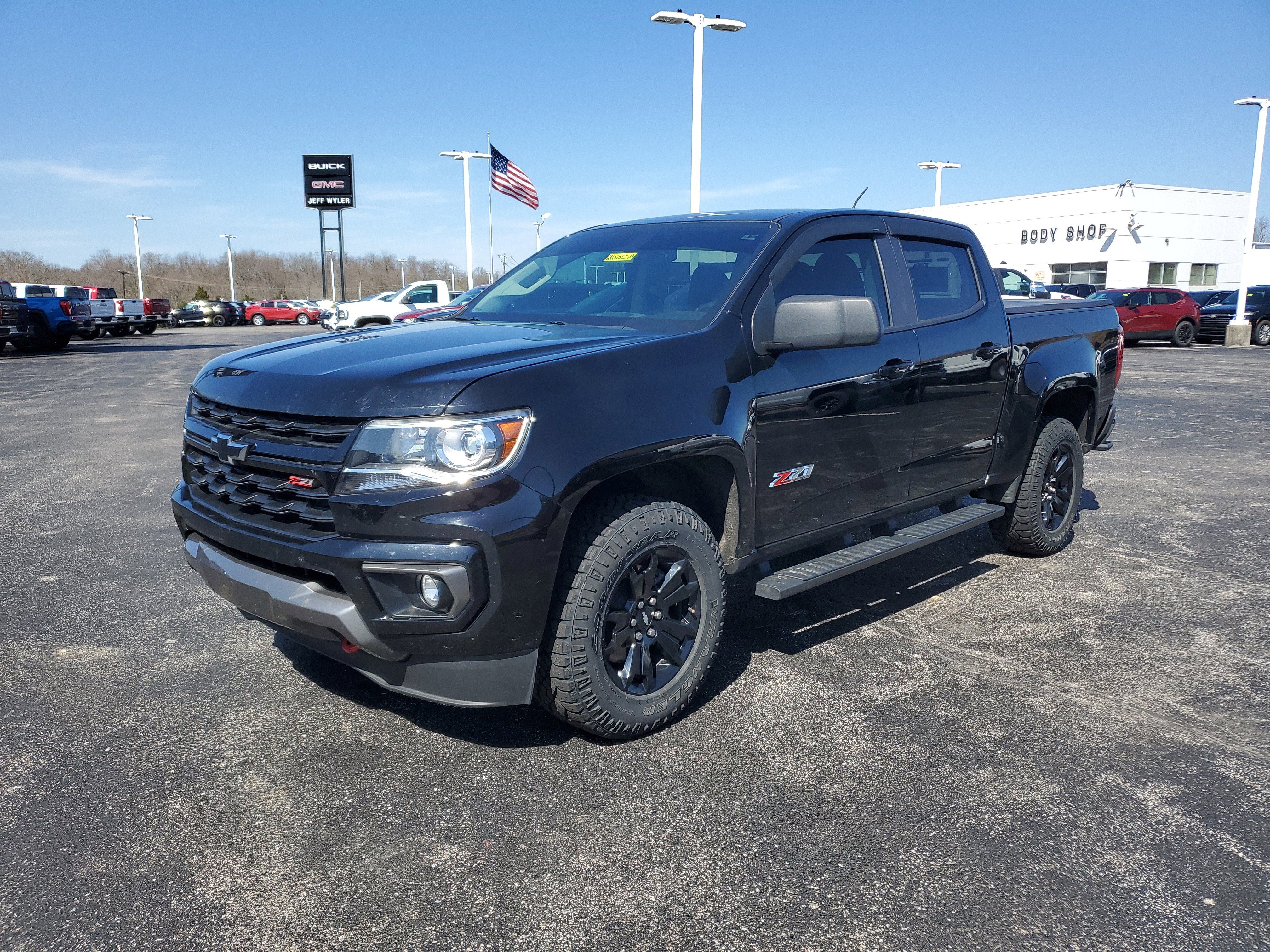 Used 2022 Chevrolet Colorado Z71 w/ Z71 Midnight Edition AWD/4WD image 8
