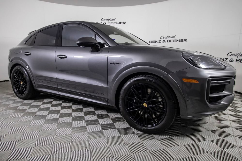 Used 2024 Porsche Cayenne Turbo AWD/4WD image 2