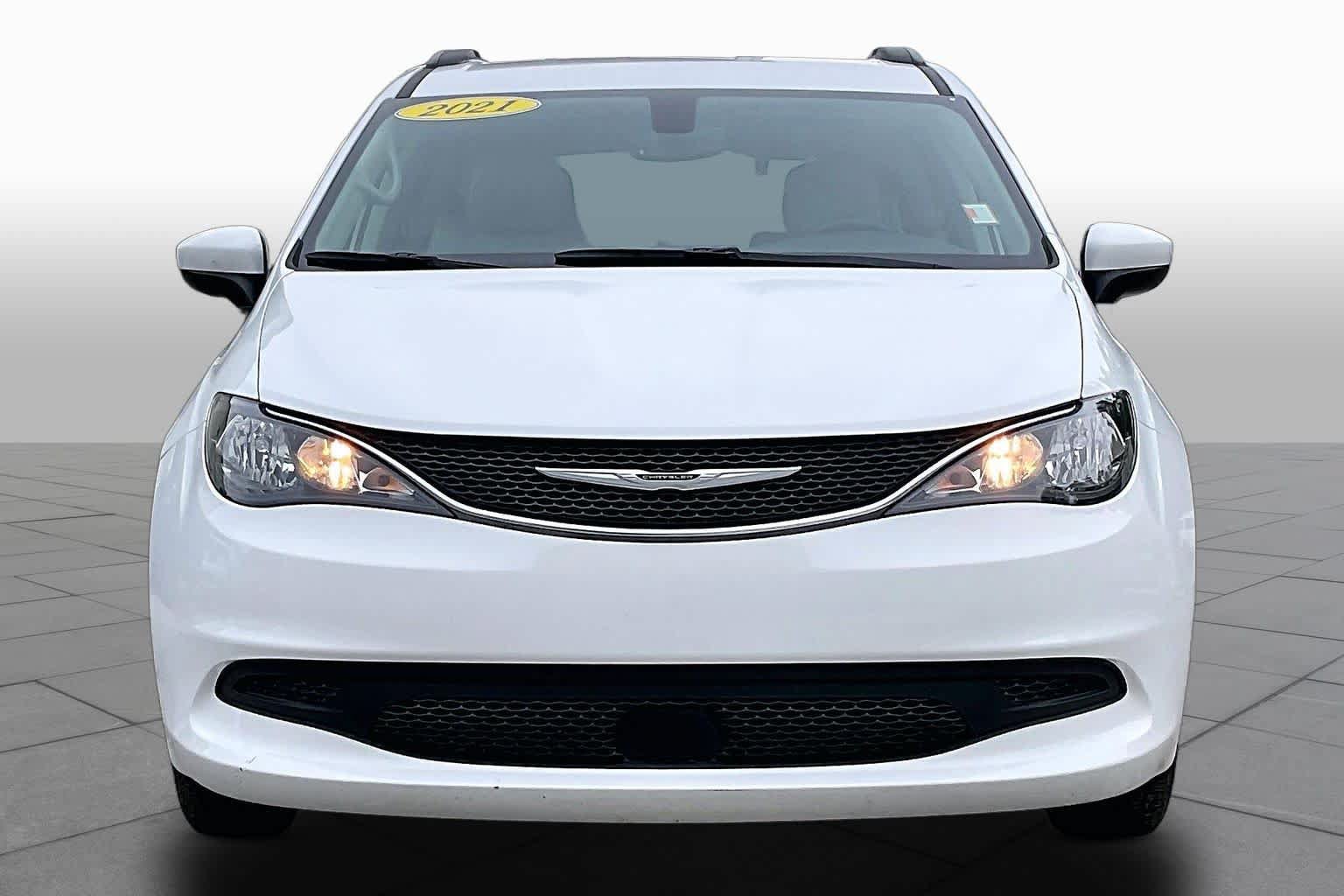 Used 2021 Chrysler Voyager Lxi FWD image 4